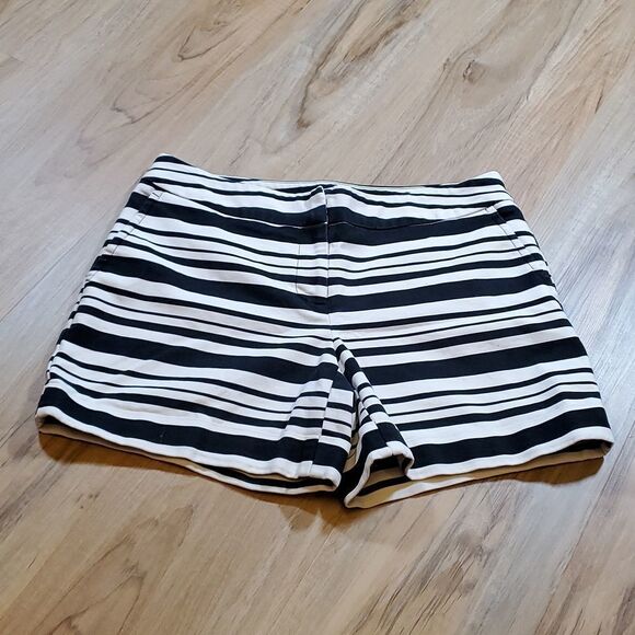🔹️Apt 9 Black & White Stripe Cuffed Shorts Size 4 - Picture 1 of 10